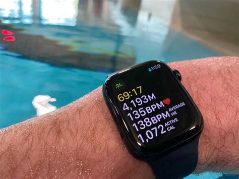 can you wear apple watch swimming laps